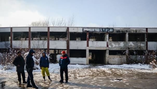 Migranti se smrzavaju u ruševinama 'Krajinametala'