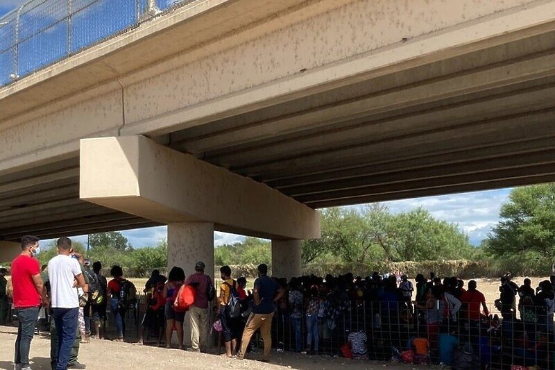 Hiljade migranata spava pod mostom u SAD-u, Amerikanci ih žele što brže vratiti kući