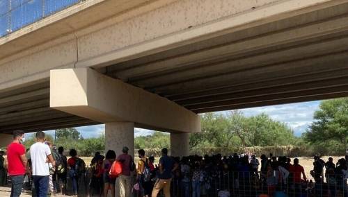 Hiljade migranata spava pod mostom u SAD-u, Amerikanci ih žele što brže vratiti kući