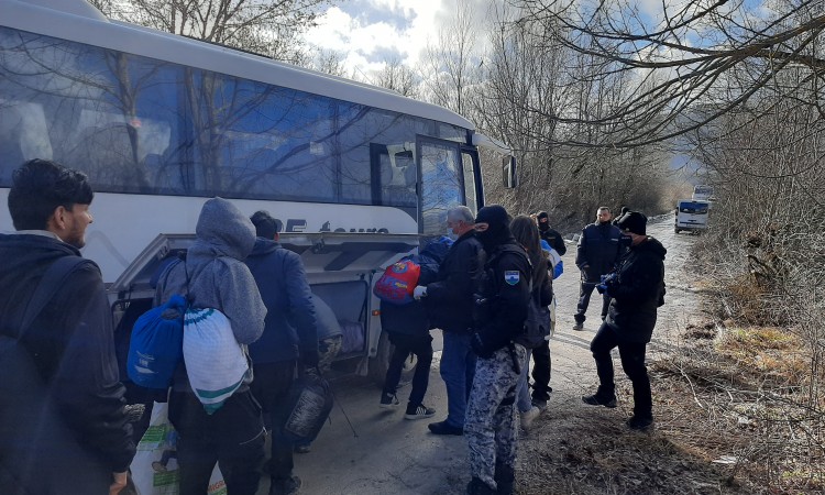 Migranti u autobusima, ali još nisu napustili 'Lipu' 