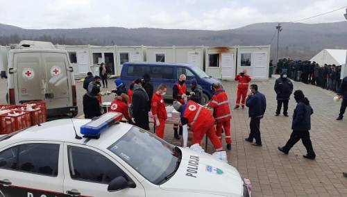 Migranti u kampu Lipa, podijeljeni im obroci