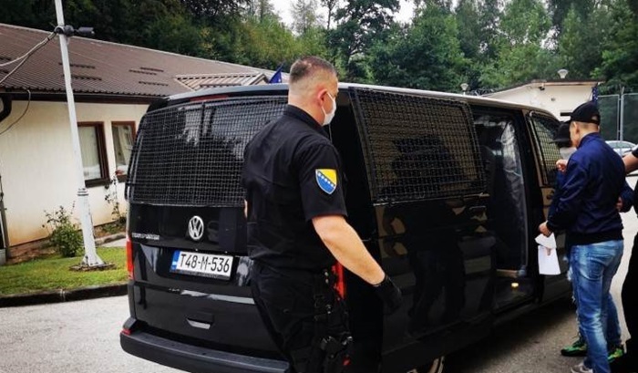Migranti ukrali vozilo, pa bježali od policije