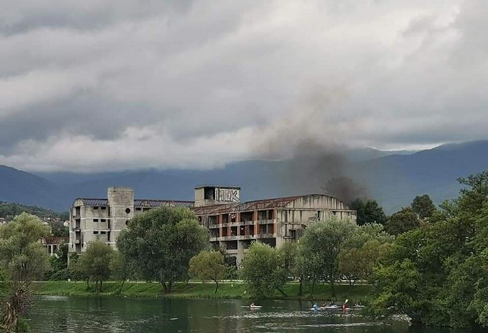 Migranti zapalili zgradu Doma penzionera u Bihaću