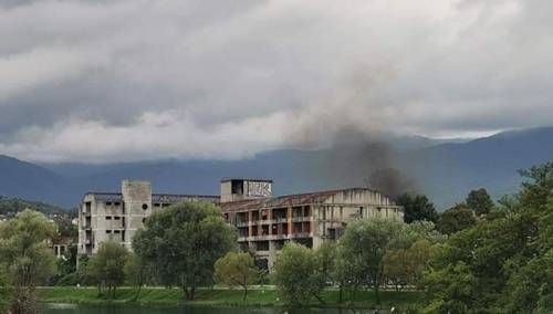 Migranti zapalili zgradu Doma penzionera u Bihaću