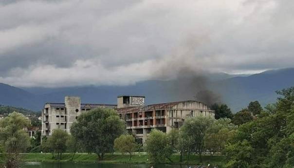 Migranti zapalili zgradu Doma penzionera u Bihaću