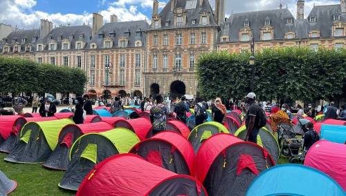 Migrantski kamp u znak protesta postavljen u otmjenom dijelu Pariza