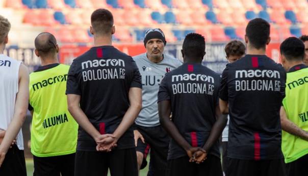 Mihajlović na klupi Bologne do 2023.