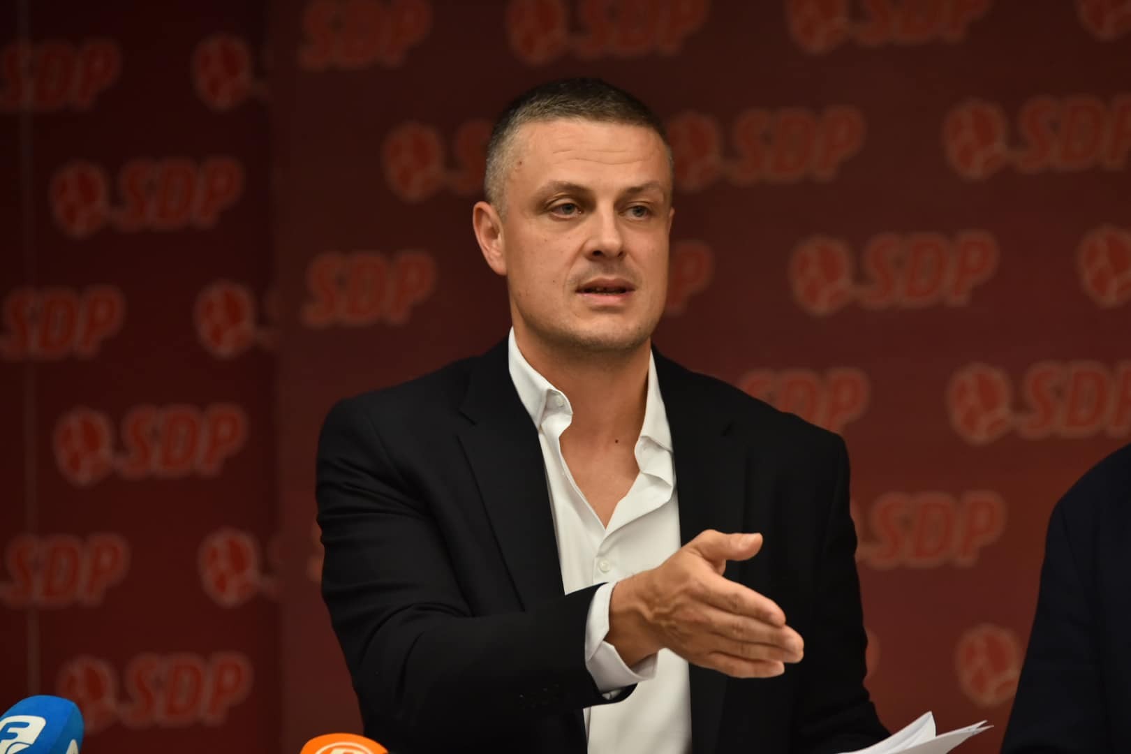 Mijatović kritikuje vrh SDP-a: Iz greške u grešku