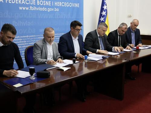 Mijatović potpisao ugovore o finansijskoj pomoći za privredne subjekte u pet opština ugroženih poplavama