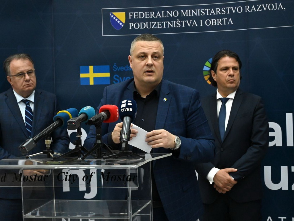 Mijatović potpisao ugovore s 224 korisnika: Stvaramo ambijent gdje svaki poduzetnik ima pravo da koristi javna sredstva