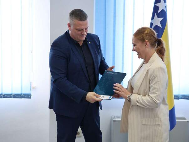 Mijatović potpisao ugovore za projekte vrijedne 4,73 miliona KM