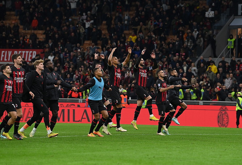 Milan nastavlja utrku s Napolijem