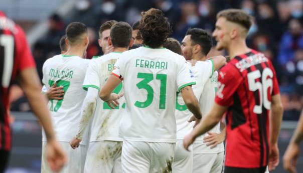 Milan poveo pa izgubio od Sassuola