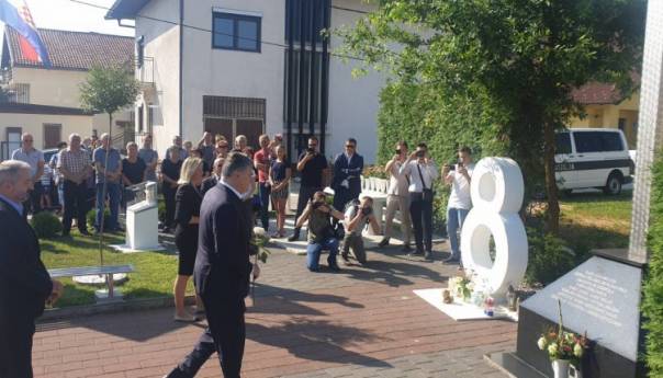 Milanović kod spomenika 'Osmica' odao počast ubijenoj djeci