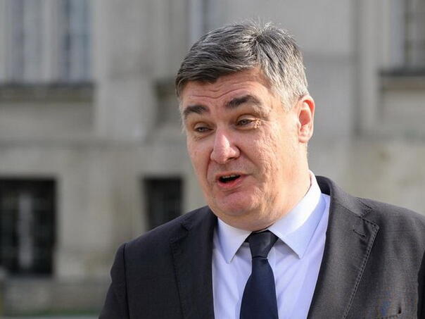 Milanović na Facebooku: Okupljam koaliciju za Treću republiku