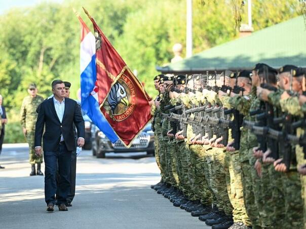 Milanović: Nerazvijena Srbija naoružava se za sedam dana fiktivnog rata