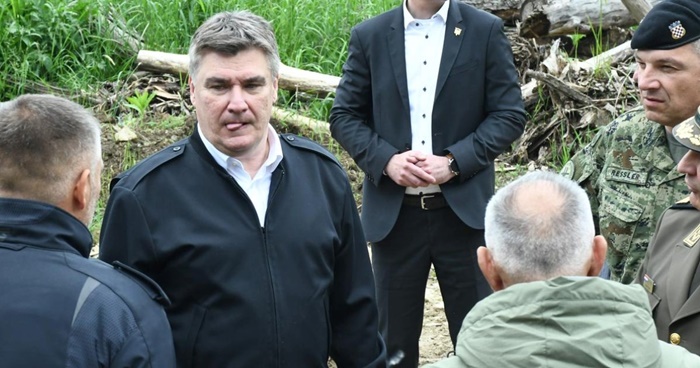 Milanović obišao poplavom ugroženo područje Petrinje