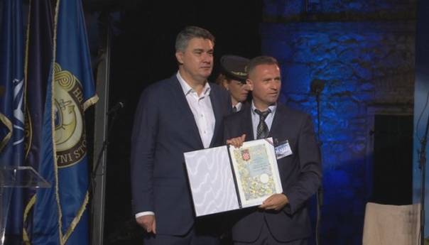 Milanović odlikovao Miju Jelića optuženog za ratne zločine u BiH