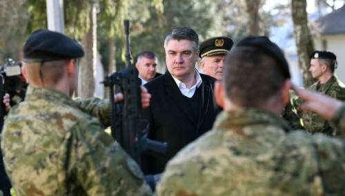 Milanović osudio agresiju na Ukrajinu i hitno se sastao s vojnim čelništvom