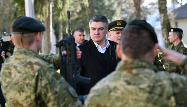 Milanović osudio agresiju na Ukrajinu i hitno se sastao s vojnim čelništvom