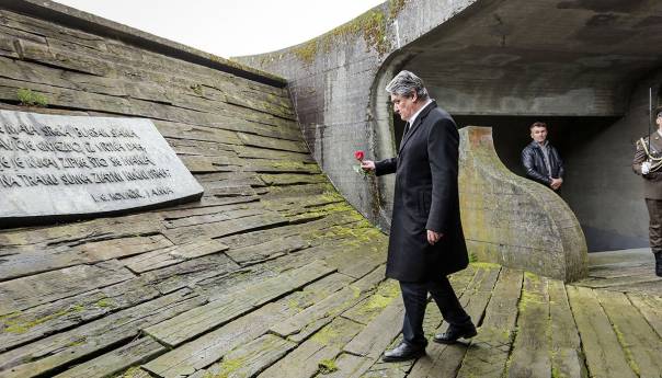 Milanović: Plenković udbaš druge generacije, Pupovac zamijenjen za fotokopirni aparat