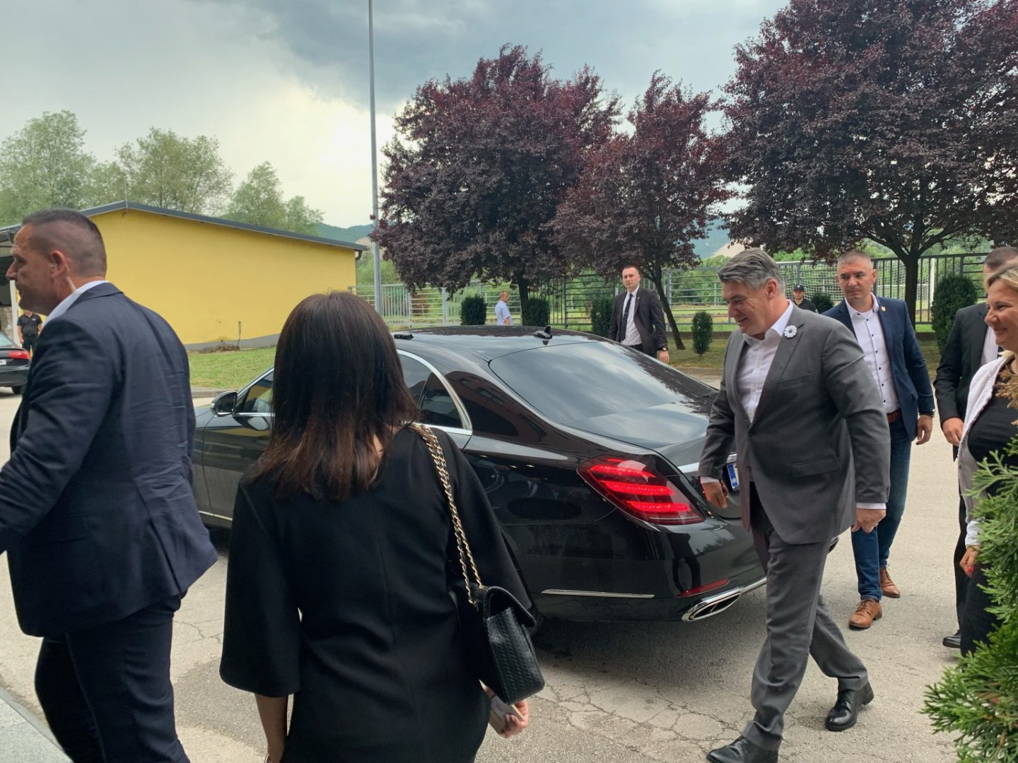 Milanović s cvijetom Srebrenice na reveru stigao u Vitez