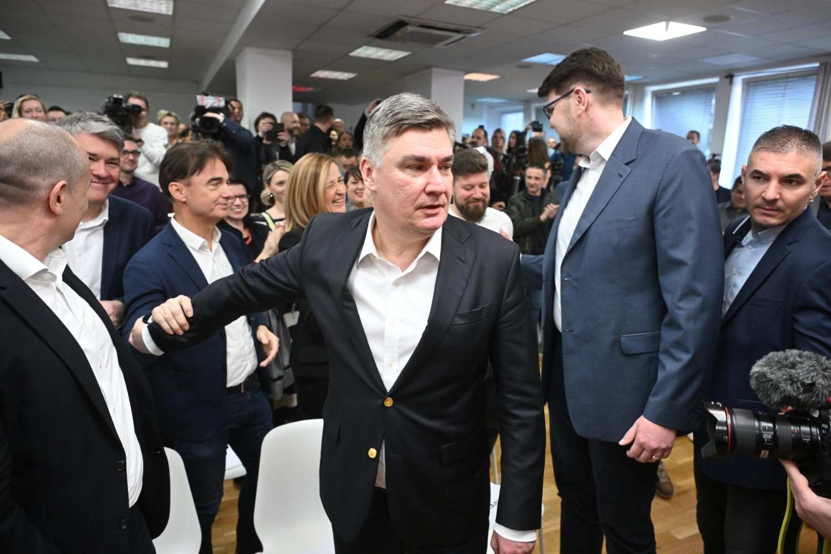Milanović: Izbori se mogu izgubiti, ali obraz ne!