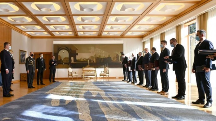 Milanović uručio odlikovanja, došao i Mijo Jelić