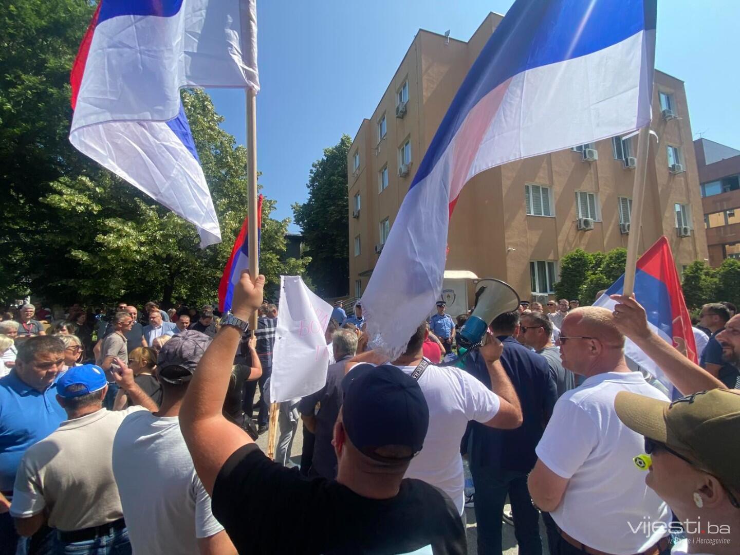 "Mile, lopove" odjekuje Banja Lukom!
