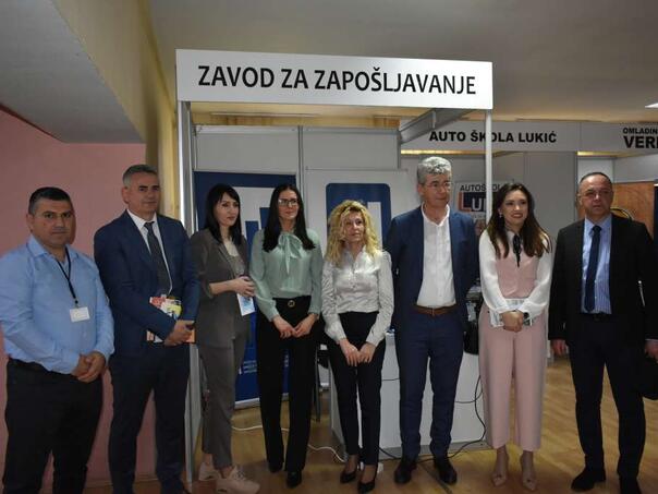 Milić i Nišić na sajmu zapošljavanja, obišli štandove i razgovorali sa izlagačima Milić i Nišić na sajmu zapošljavanja, obišli štandove i razgovorali sa izlagačima