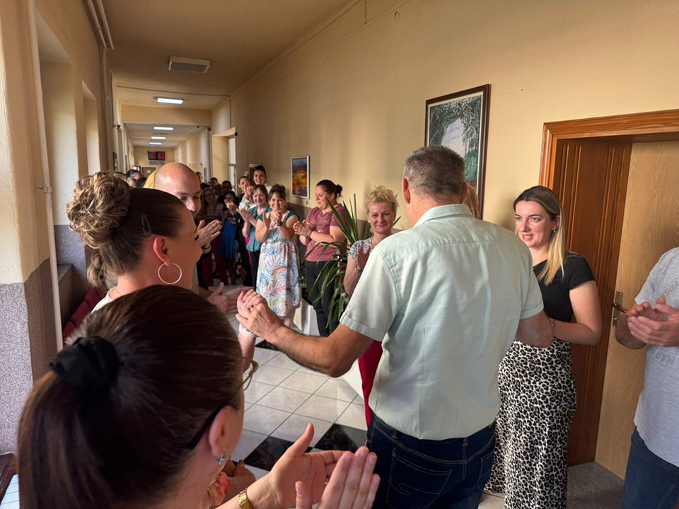 Miličević se vratio na posao, dočekali ga aplauzom