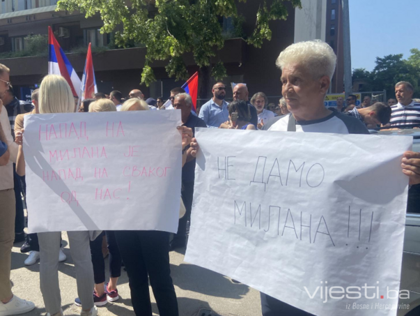 Miličeviću predložen pritvor, pristalice SDS-a pred Okružnim sudom