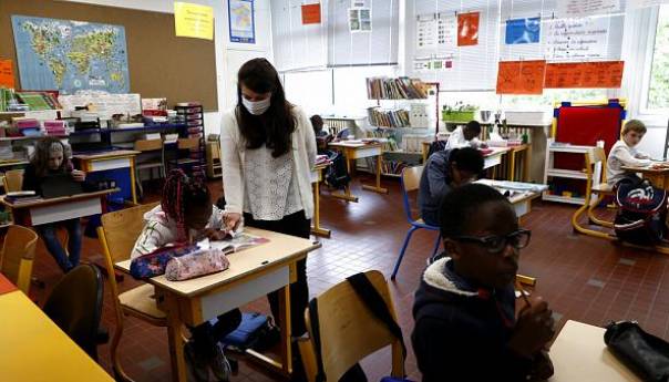 Milioni francuskih učenika ponovo u učionicama