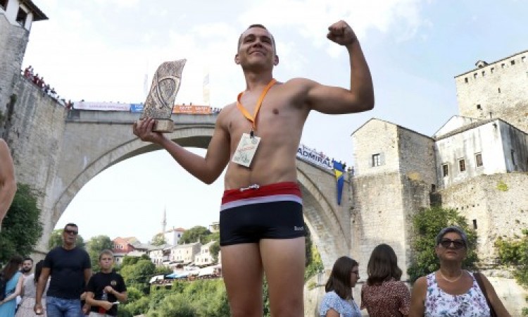 Milnović i Tiro pobjednici visinskih skokova sa Starog mosta