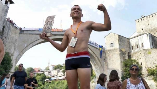 Milnović i Tiro pobjednici visinskih skokova sa Starog mosta