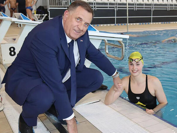 Milorad Dodik posjetio Lanu Pudar uz poklon i čestitke