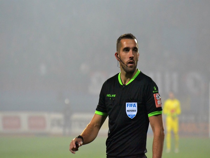 Miloš Gigović dijeli pravdu između Seville i Arsenala