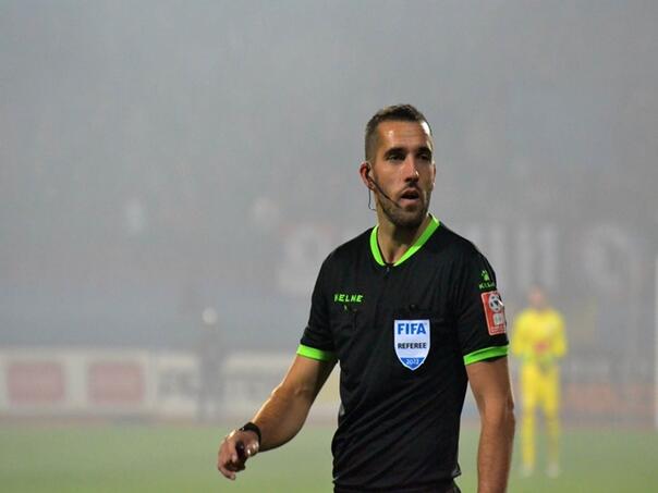 Miloš Gigović dijeli pravdu između Seville i Arsenala