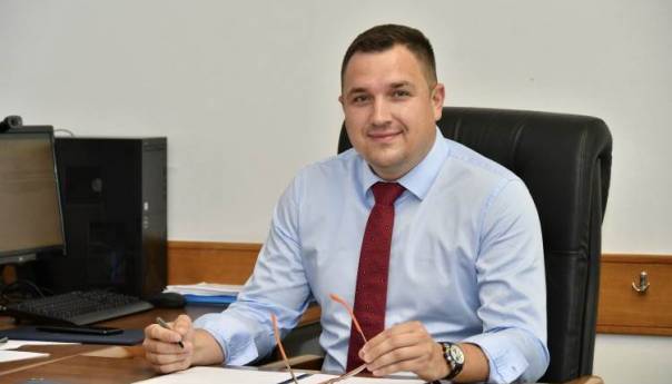 Državni ministar Miloš Lučić pozitivan na koronu