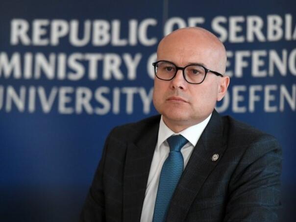 Pala Vlada Srbije: Vučević podnio ostavku, nakon što je pretučena studentica!