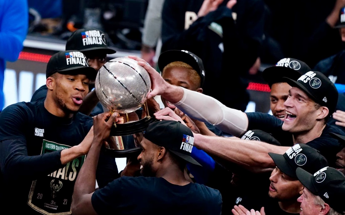 Milwaukee osvojio titulu prvaka Istoka i zakazao obračun s Phoenixom