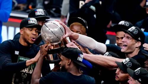 Milwaukee osvojio titulu prvaka Istoka i zakazao obračun s Phoenixom