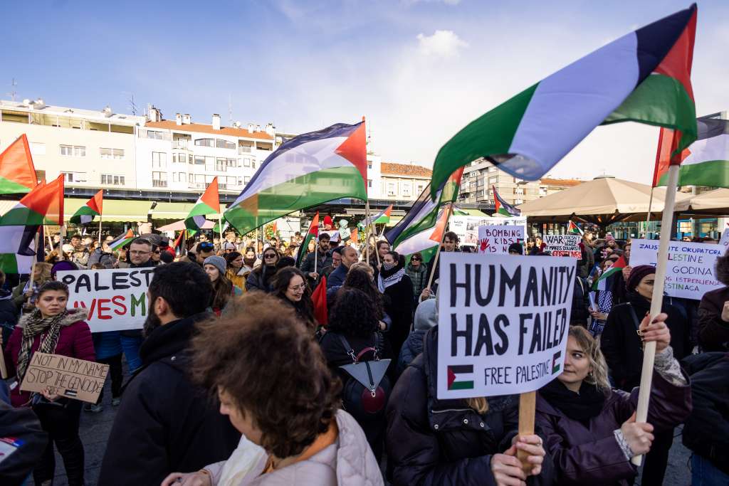 Mini protest za Palestinu održan u Zagrebu: 'I šutnja je zločin'