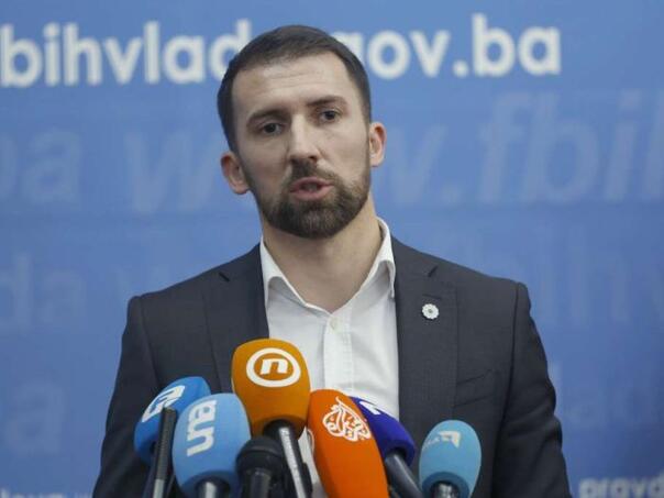 Ministar Delić: Dječiji dodatak se od sada može uplaćivati i na račun roditelja