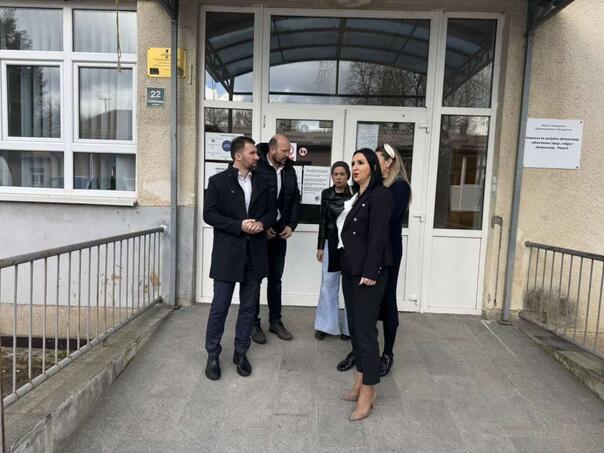 Ministar Delić posjetio Ustanovu 'Pazarić', uručeni ključevi dostavnog vozila