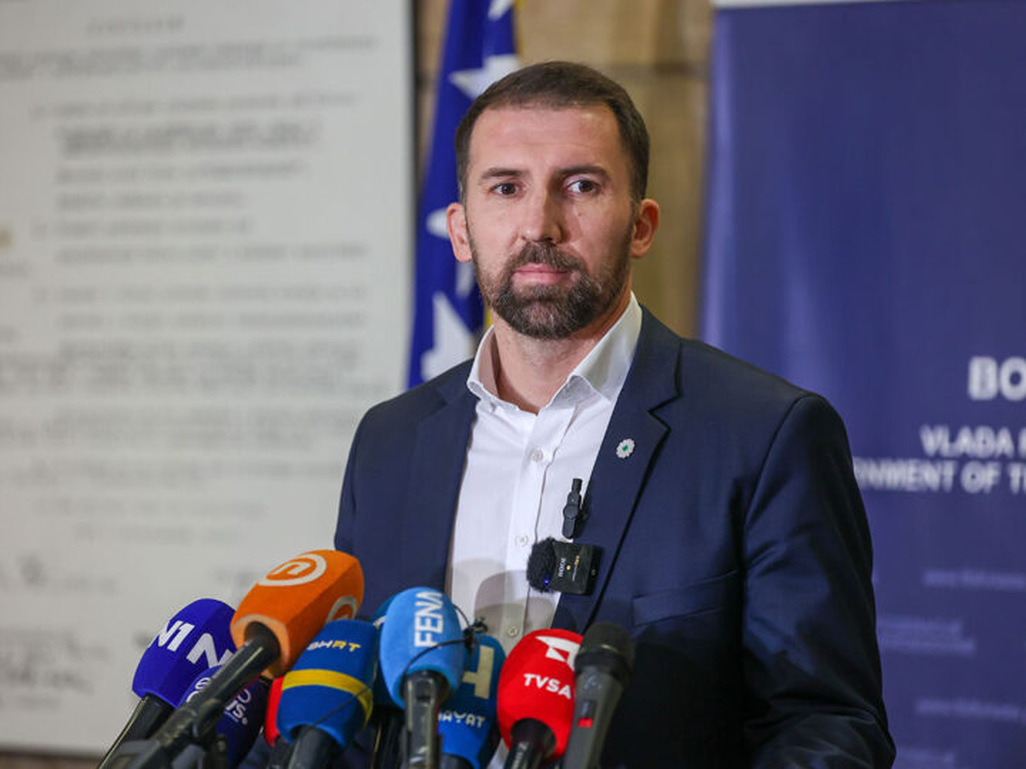 Ministar Delić zbog otimanja zastave BiH podnio krivičnu prijavu protiv policajaca RS