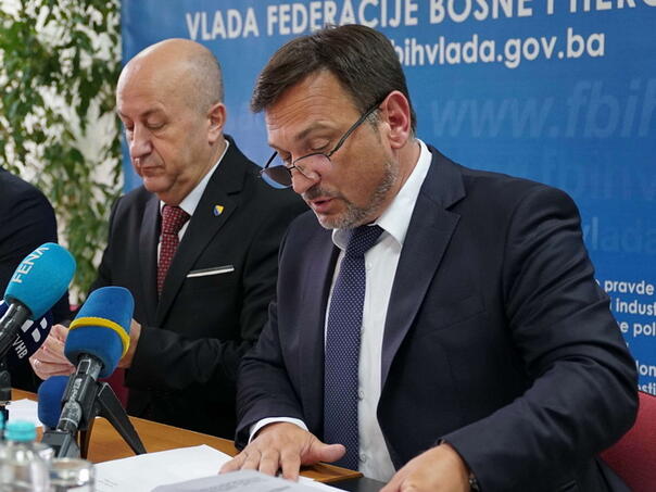 Ministar Hasičević: U određivanju marži vodili smo računa da su to strateški artikli