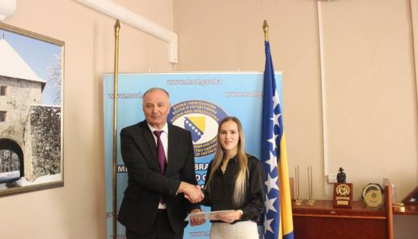 Ministar Helez ličnim sredstvima stipendira prvakinju Evrope