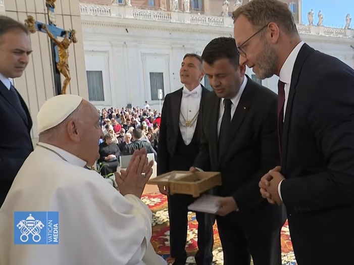 Hurtić pozvao papu Franju u Srebrenicu naredne godine