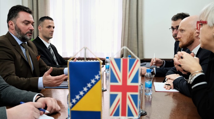 Ministar Košarac primio britanskog ambasadora Fielda
